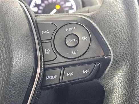 Used 2020 Toyota Camry LE image 9