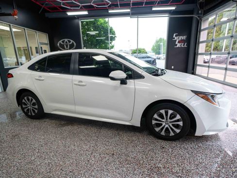 Used 2022 Toyota Corolla LE FWD image 5