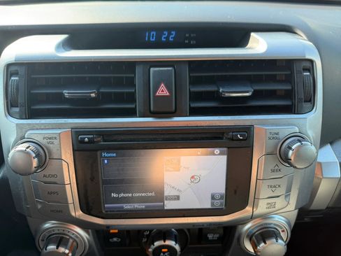 Used 2018 Toyota 4Runner SR5 AWD/4WD image 19