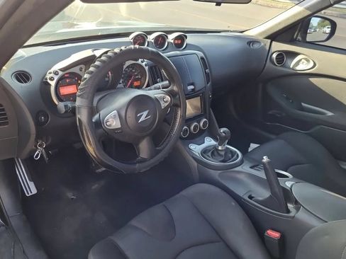 Used 2014 Nissan 370Z Coupe RWD image 6