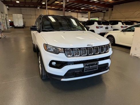 Used 2025 Jeep Compass Limited AWD/4WD image 8