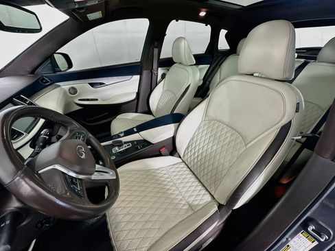 Used 2019 INFINITI QX50 Essential w/ Sensory Package AWD/4WD image 13