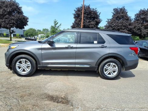 Used 2023 Ford Explorer XLT w/ Equipment Group 202A AWD/4WD image 2