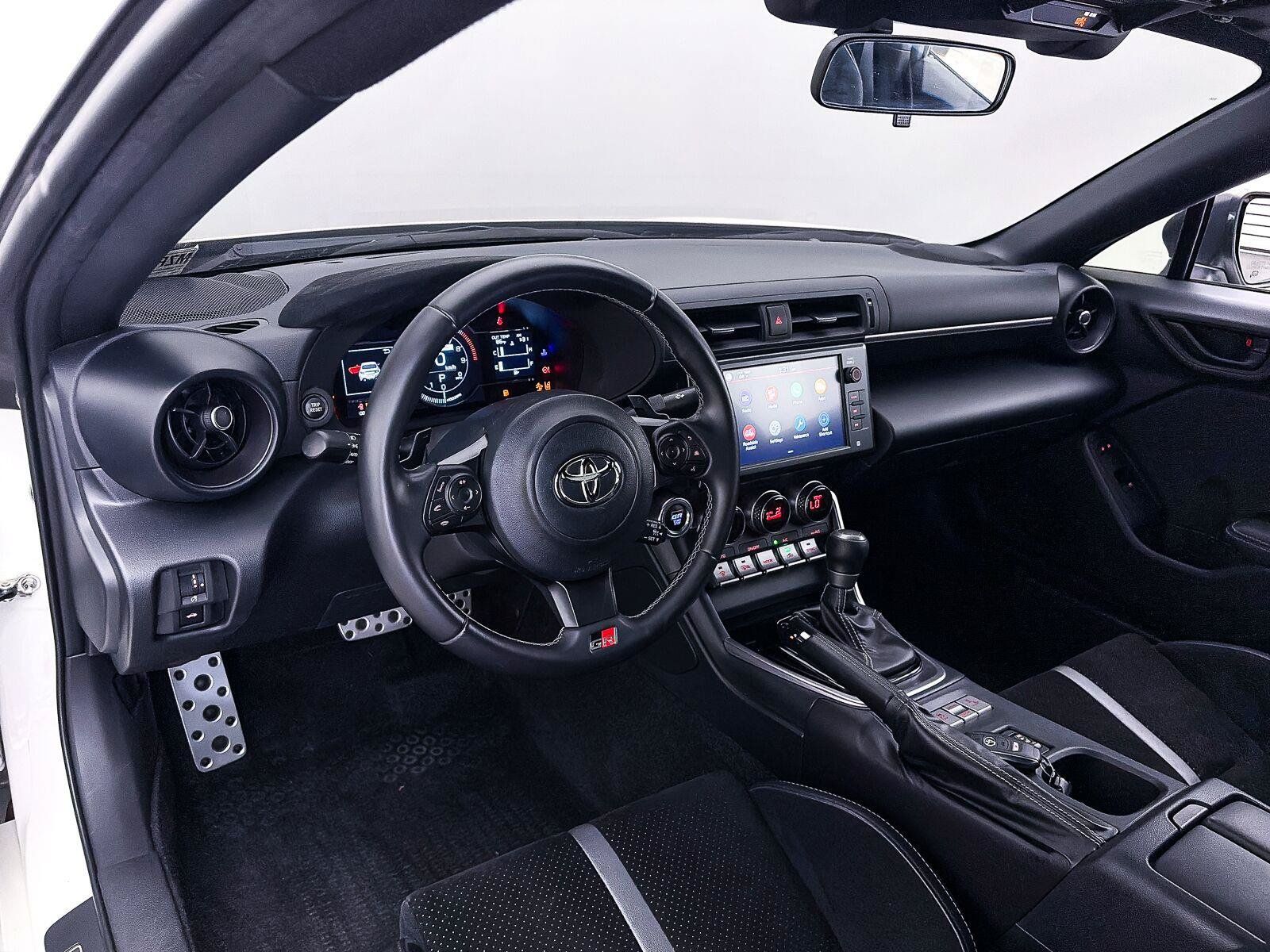 Used 2024 Toyota GR86 Premium RWD image 18