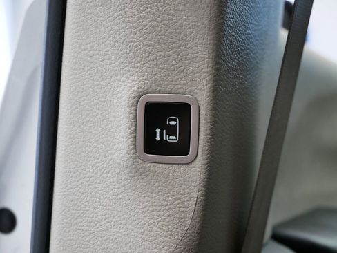 Used 2024 Chrysler Pacifica Touring-L image 20