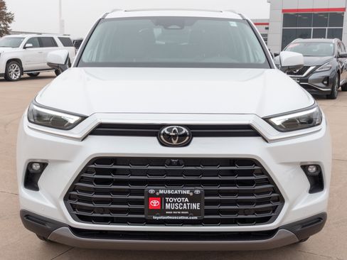 New 2026 Toyota Grand Highlander Platinum image 3