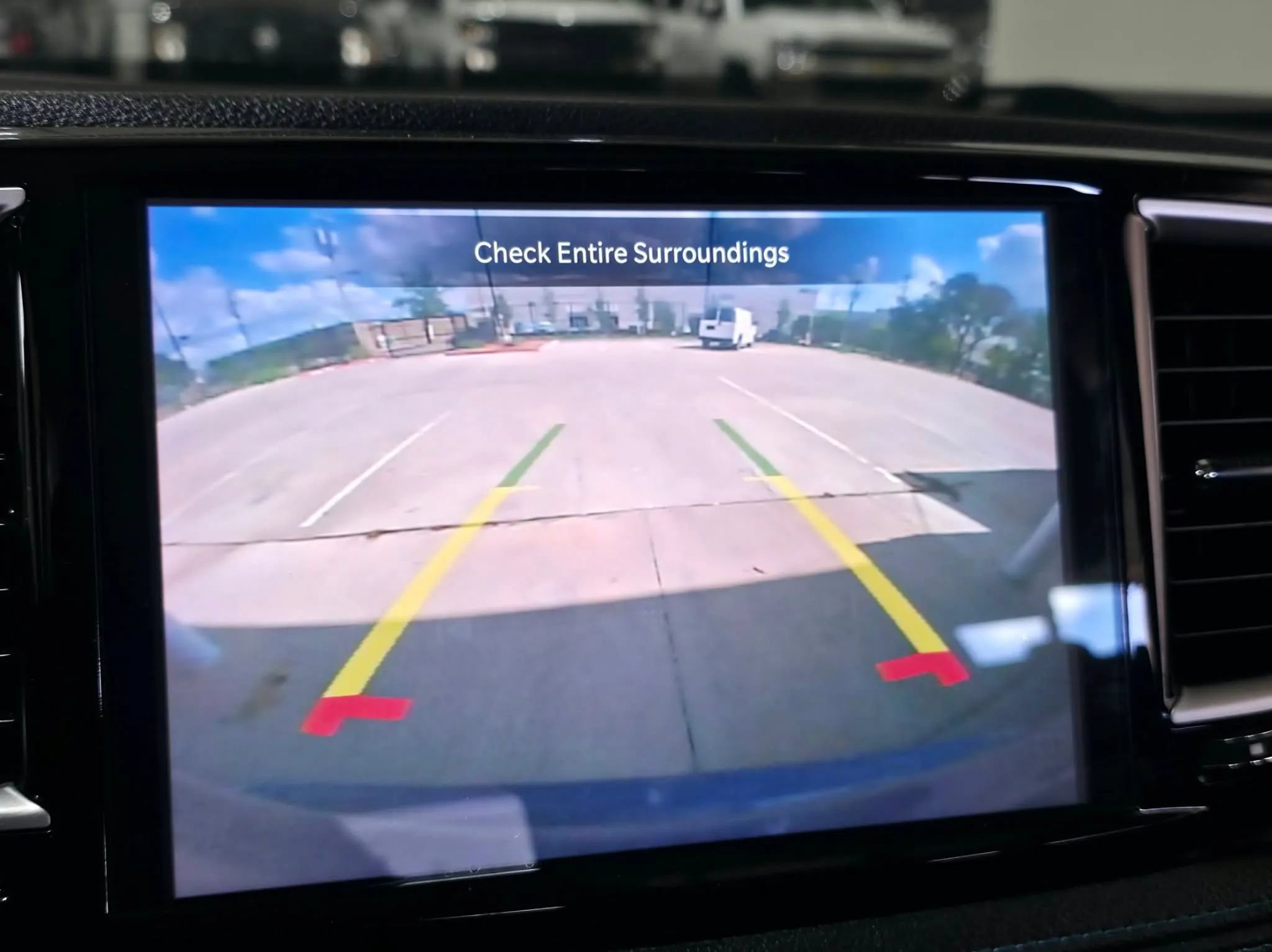 Used 2021 Chrysler Pacifica Touring w/ Cold Weather Group FWD image 26