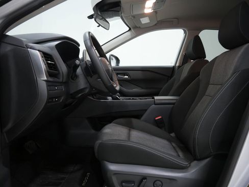 Used 2025 Nissan Rogue SV image 12