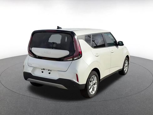 Used 2025 Kia Soul LX w/ LX Technology Package FWD image 11