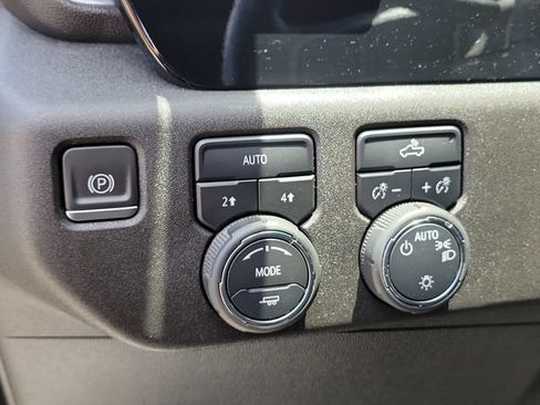 Used 2023 Chevrolet Silverado 1500 LT AWD/4WD image 23