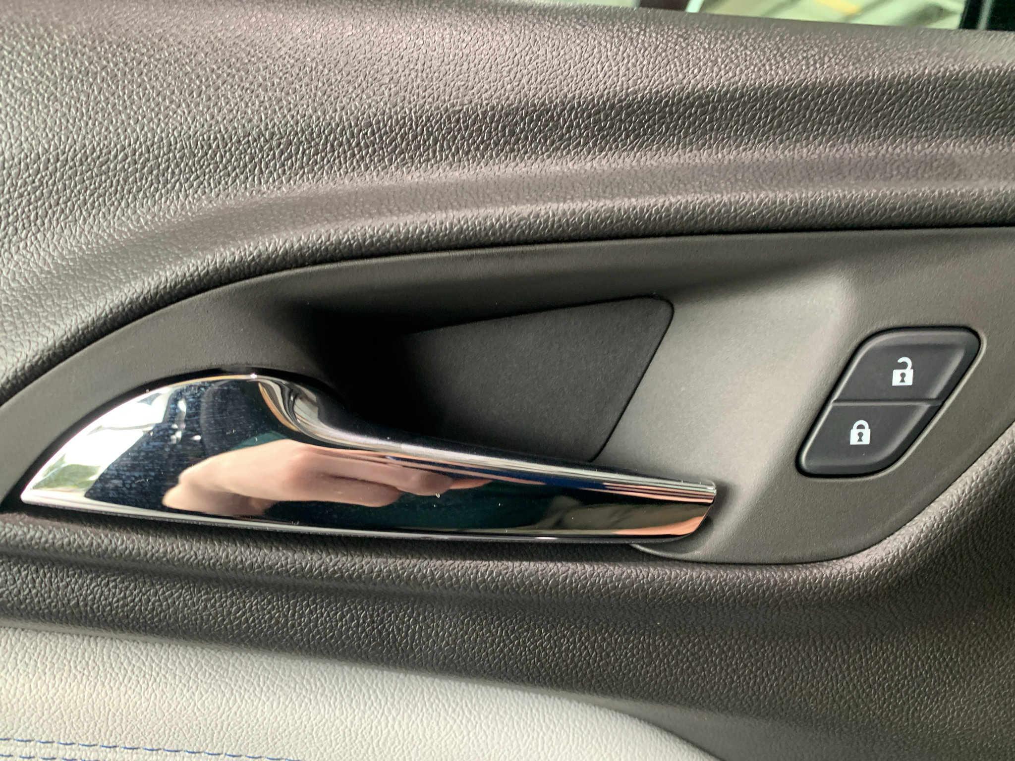 New 2026 Chevrolet Trax LT w/ LT Convenience Package FWD image 21