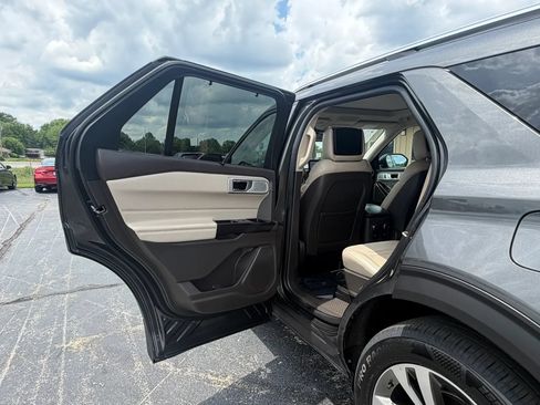 Used 2020 Ford Explorer Platinum w/ Premium Technology Package AWD/4WD image 64