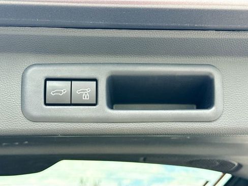 Used 2025 Toyota Sequoia Platinum AWD/4WD image 14