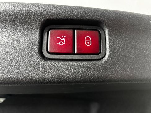 Used 2023 Mercedes-Benz C 300 Sedan image 17