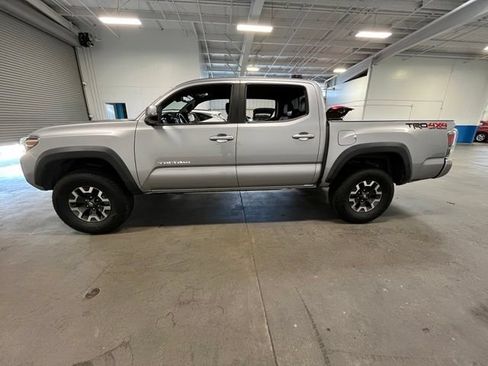 Used 2021 Toyota Tacoma TRD Off-Road w/ TRD Premium Off Road Package AWD/4WD image 6