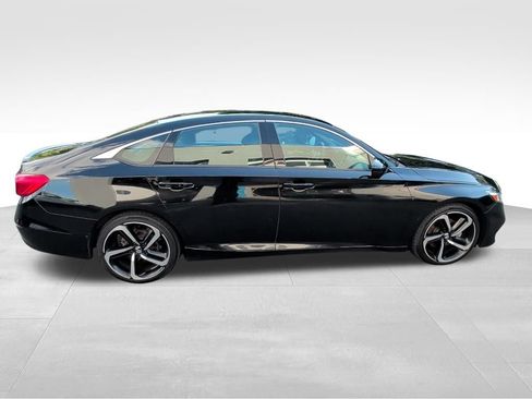 Used 2018 Honda Accord Sport image 6