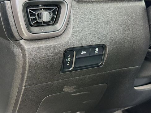 Used 2023 Kia Sorento LX image 6