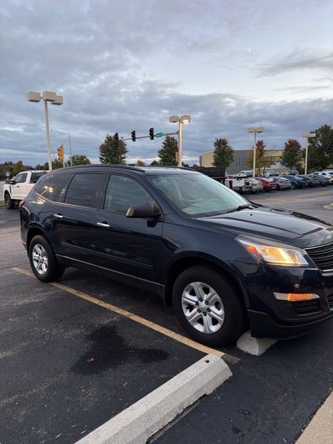 Used 2015 Chevrolet Traverse LS FWD image 2