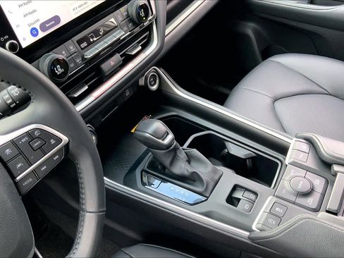 Certified 2025 Toyota Grand Highlander AWD image 16