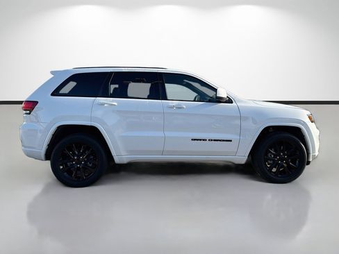 Used 2021 Jeep Grand Cherokee Laredo X AWD/4WD image 2