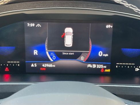 Used 2022 Volkswagen Tiguan SE image 39