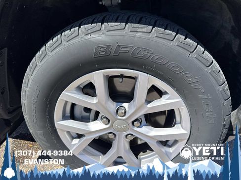 Used 2022 Jeep Grand Cherokee L Limited AWD/4WD image 9