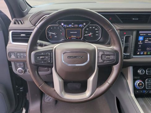 Used 2021 GMC Yukon Denali w/ Denali Premium Package image 27