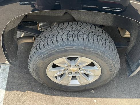 Used 2022 Chevrolet Silverado 1500 LT w/ Bed Protection Package AWD/4WD image 11