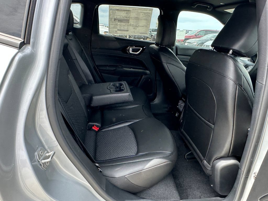 New 2026 Jeep Compass Latitude AWD/4WD image 18