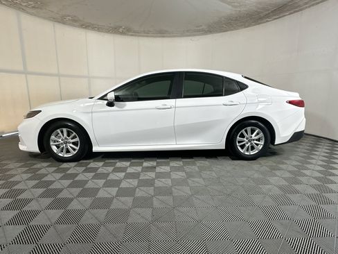 Used 2025 Toyota Camry LE FWD image 6