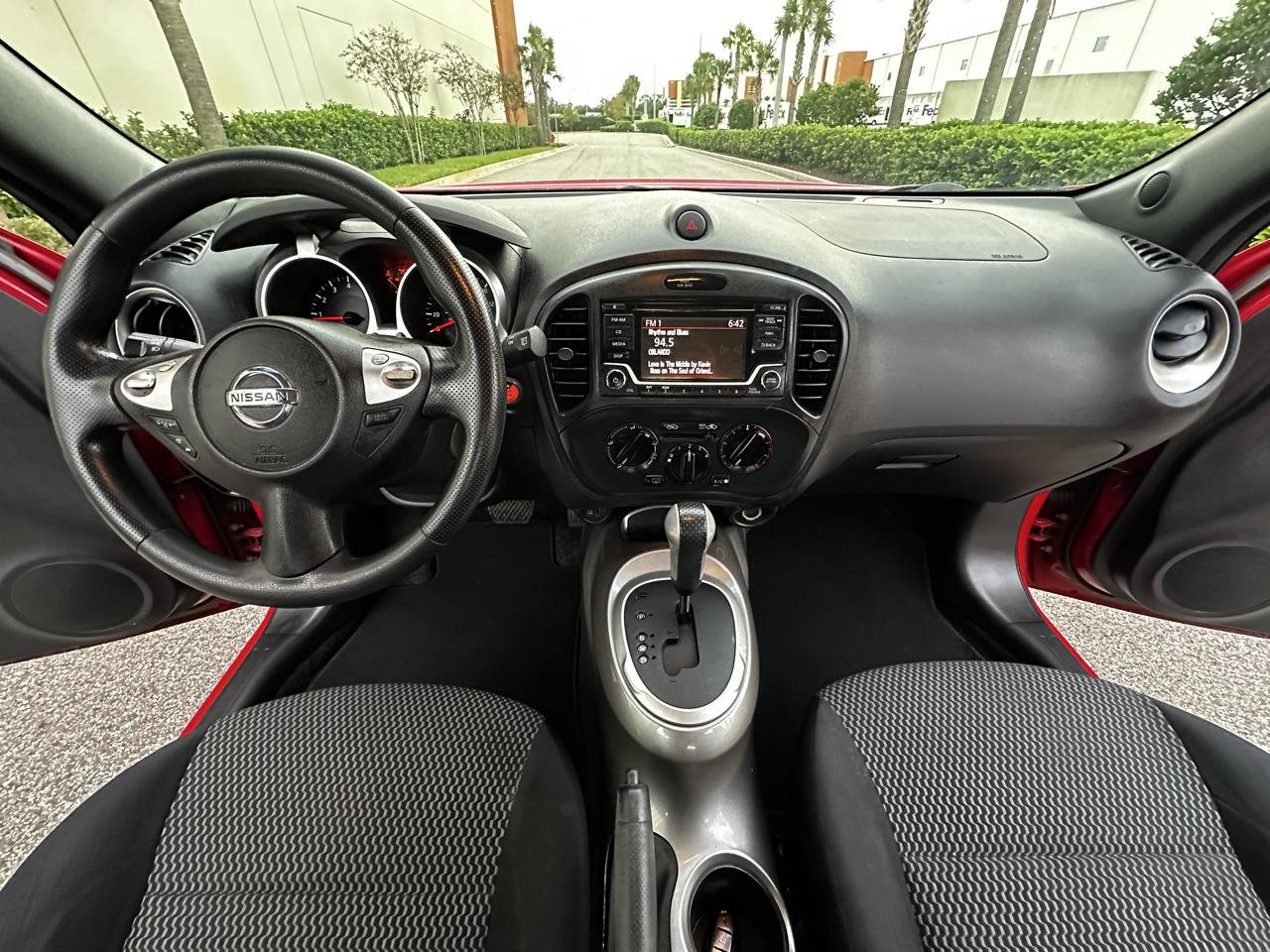 Used 2015 Nissan Juke S FWD image 3