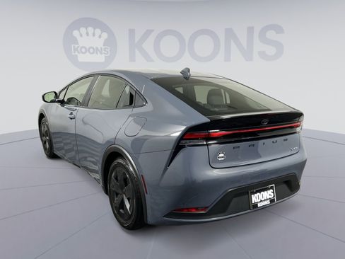 Used 2025 Toyota Prius LE image 4