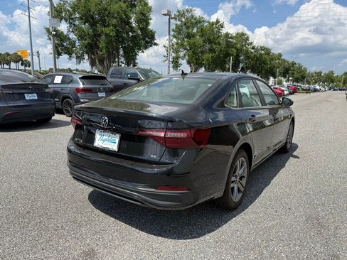 Used 2024 Volkswagen Jetta SE image 8