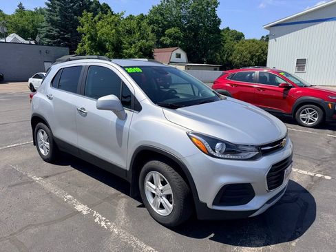 Used 2019 Chevrolet Trax LT w/ LT Convenience Package AWD/4WD image 3