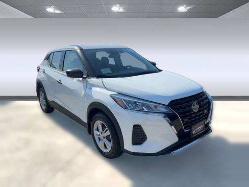 New 2025 Nissan Kicks Play S image 7