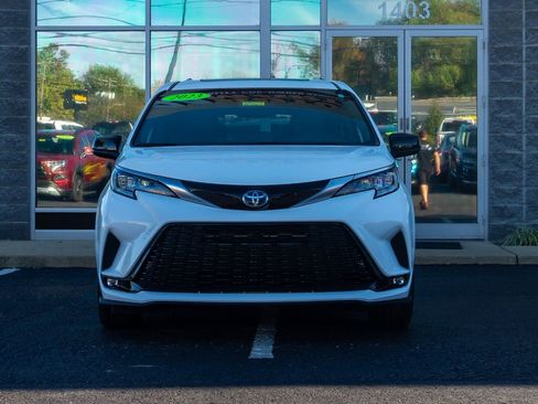 Used 2023 Toyota Sienna XSE image 12