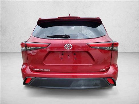 Used 2020 Toyota Highlander XLE FWD image 6