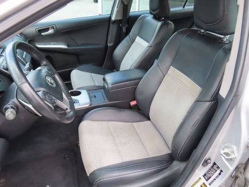 Used 2012 Toyota Camry SE FWD image 18
