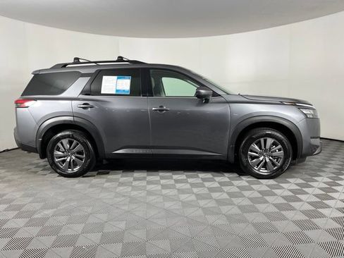 Used 2025 Nissan Pathfinder SV w/ SV Premium Package FWD image 13