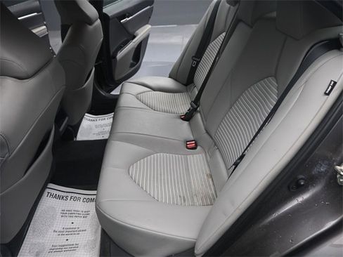 Used 2020 Toyota Camry SE image 11