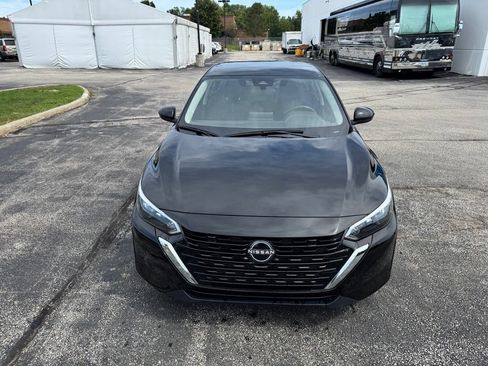 Used 2025 Nissan Sentra SV FWD image 2