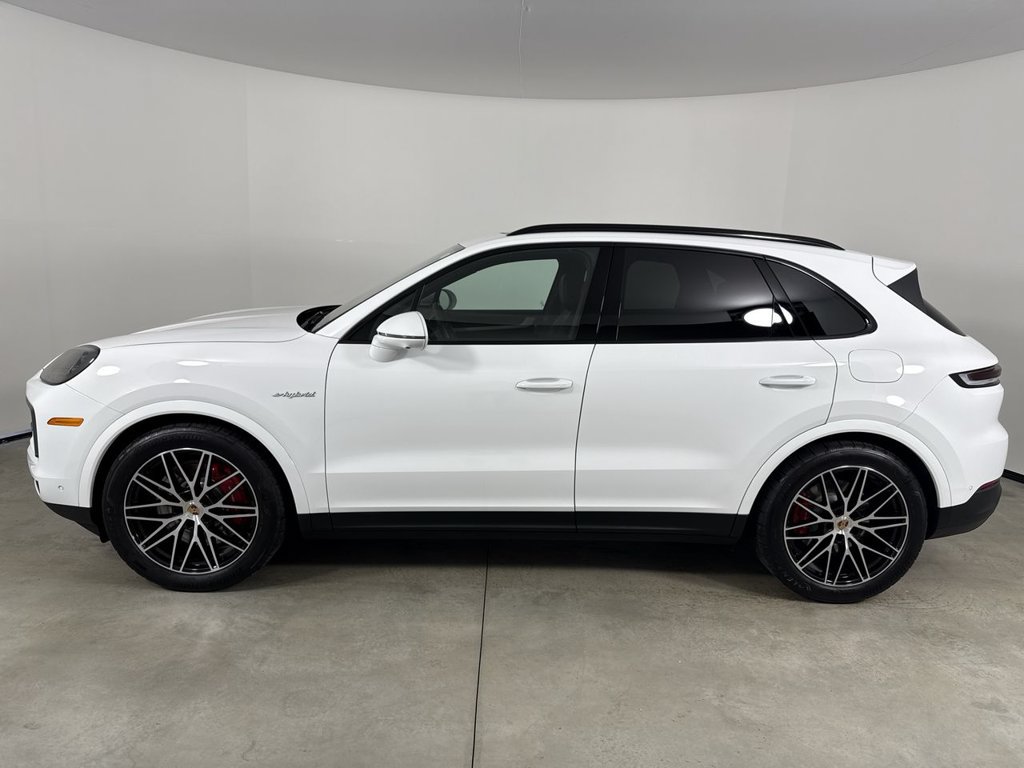 Certified 2025 Porsche Cayenne S AWD/4WD image 2