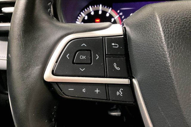 Used 2023 Toyota Highlander LE AWD/4WD image 18
