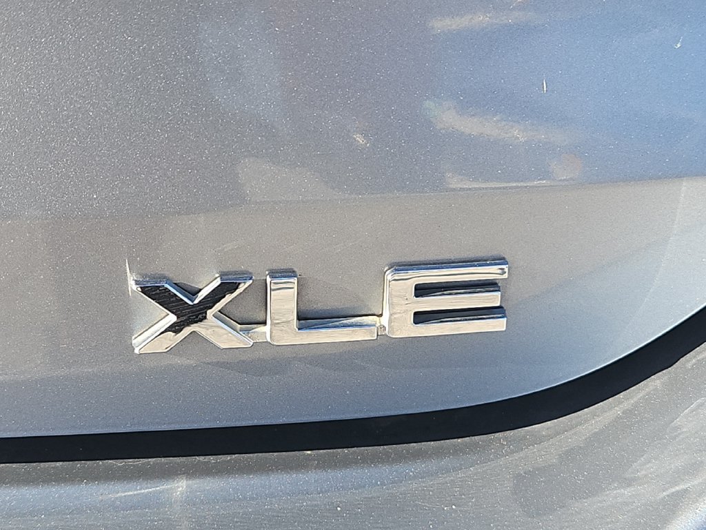 Used 2021 Toyota Highlander XLE FWD image 24