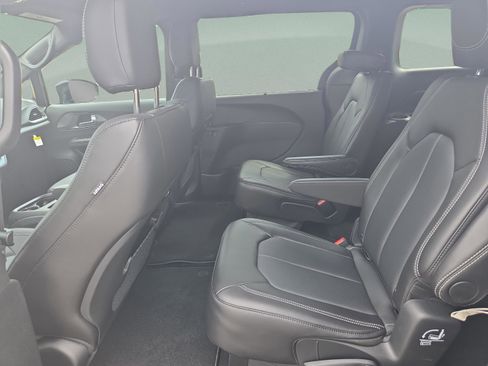 New 2026 Chrysler Pacifica Select FWD image 29