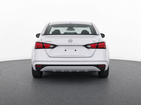 Used 2024 Nissan Altima 2.5 SV FWD image 3