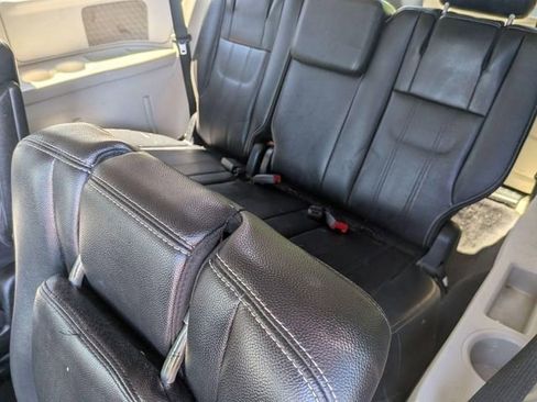 Used 2013 Chrysler Town & Country Touring-L w/ Driver Convenience Group FWD image 27