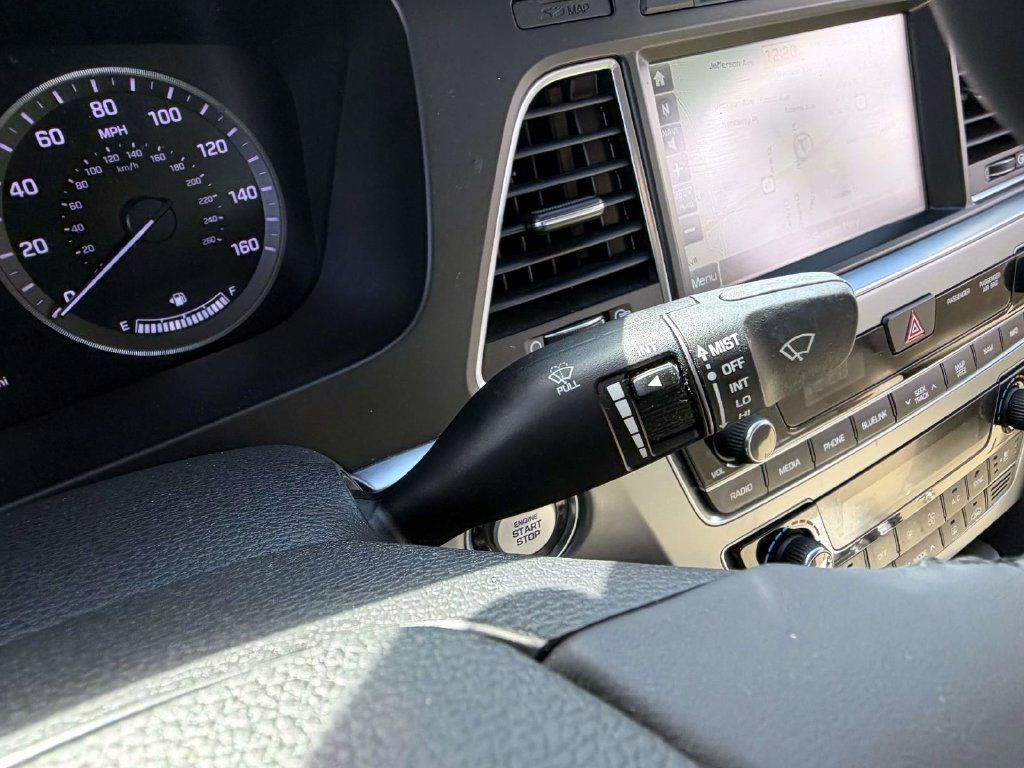 Used 2015 Hyundai Sonata Limited w/ Option Group 05 FWD image 28