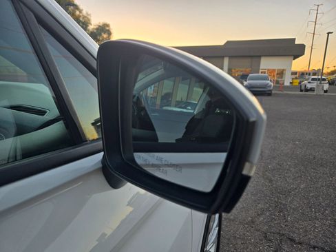 Used 2018 Volkswagen Tiguan S image 26