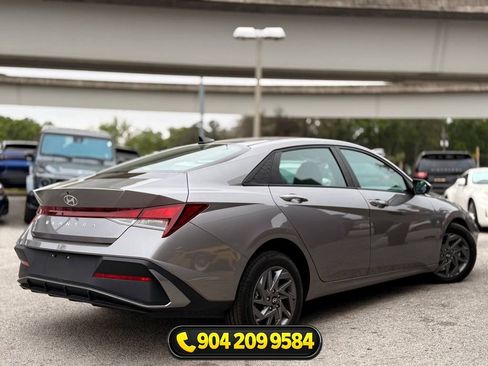 Used 2024 Hyundai Elantra SEL FWD image 7